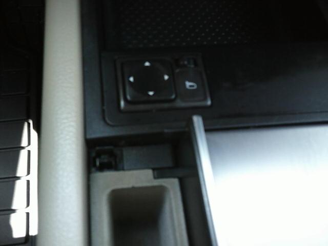 2007 WHITE /Beige Nissan Murano S 2WD (JN8AZ08T87W) with an 3.5L V6 DOHC 24V engine, Automatic CVT Overdrive transmission, located at 4000 Bee Ridge Road, Sarasota, FL, 34233, (941) 926-0300, 27.298664, -82.489151 - Photo#16