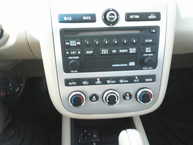 2007 WHITE /Beige Nissan Murano S 2WD (JN8AZ08T87W) with an 3.5L V6 DOHC 24V engine, Automatic CVT Overdrive transmission, located at 4000 Bee Ridge Road, Sarasota, FL, 34233, (941) 926-0300, 27.298664, -82.489151 - Photo#18