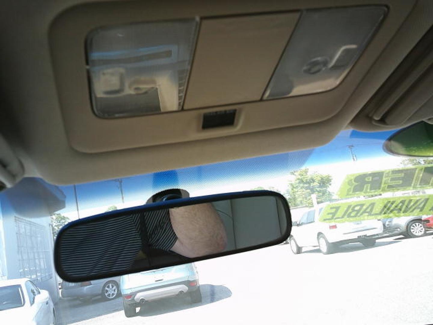 2007 WHITE /Beige Nissan Murano S 2WD (JN8AZ08T87W) with an 3.5L V6 DOHC 24V engine, Automatic CVT Overdrive transmission, located at 4000 Bee Ridge Road, Sarasota, FL, 34233, (941) 926-0300, 27.298664, -82.489151- Photo#20