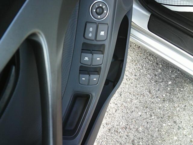 2012 Silver /Gray Hyundai Elantra Limited (5NPDH4AE1CH) with an 1.8L L4 DOHC 16V engine, 6-Speed Automatic transmission, located at 4000 Bee Ridge Road, Sarasota, FL, 34233, (941) 926-0300, 27.298664, -82.489151 - Photo#17