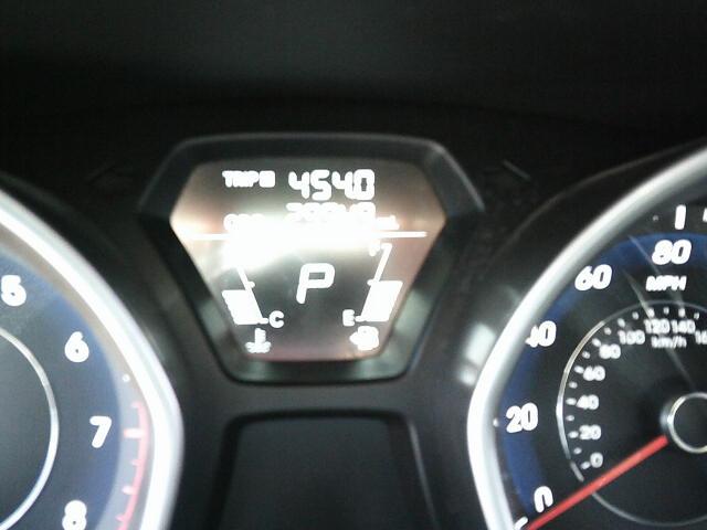 2012 Silver /Gray Hyundai Elantra Limited (5NPDH4AE1CH) with an 1.8L L4 DOHC 16V engine, 6-Speed Automatic transmission, located at 4000 Bee Ridge Road, Sarasota, FL, 34233, (941) 926-0300, 27.298664, -82.489151 - Photo#20