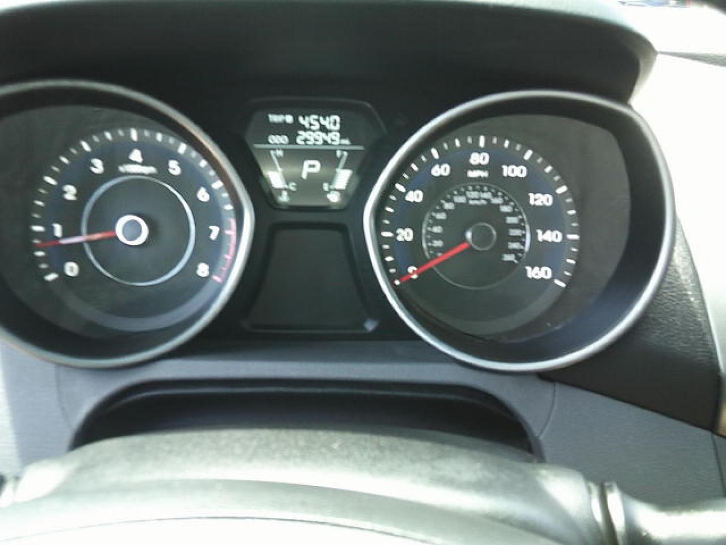 2012 Silver /Gray Hyundai Elantra Limited (5NPDH4AE1CH) with an 1.8L L4 DOHC 16V engine, 6-Speed Automatic transmission, located at 4000 Bee Ridge Road, Sarasota, FL, 34233, (941) 926-0300, 27.298664, -82.489151 - Photo#21