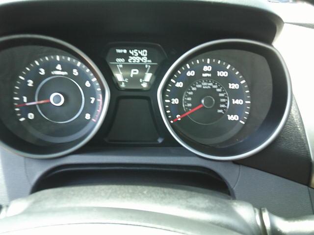 2012 Silver /Gray Hyundai Elantra Limited (5NPDH4AE1CH) with an 1.8L L4 DOHC 16V engine, 6-Speed Automatic transmission, located at 4000 Bee Ridge Road, Sarasota, FL, 34233, (941) 926-0300, 27.298664, -82.489151 - Photo#21