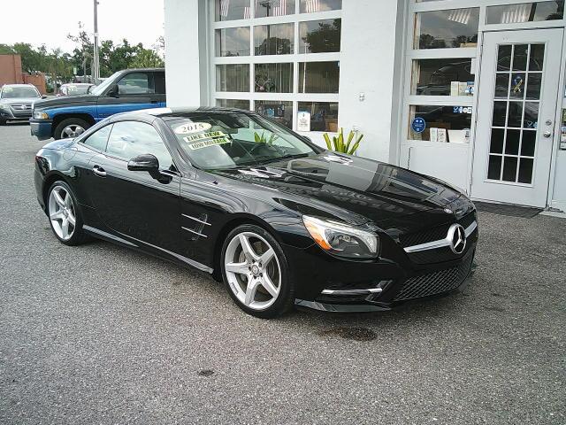 2015 Black /Black Mercedes-Benz SL-Class SL400 (WDDJK6FA0FF) with an 3.0L V6 DOHC 24V engine, 7-Speed Automatic transmission, located at 4000 Bee Ridge Road, Sarasota, FL, 34233, (941) 926-0300, 27.298664, -82.489151 - Photo#4