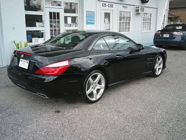 2015 Black /Black Mercedes-Benz SL-Class SL400 (WDDJK6FA0FF) with an 3.0L V6 DOHC 24V engine, 7-Speed Automatic transmission, located at 4000 Bee Ridge Road, Sarasota, FL, 34233, (941) 926-0300, 27.298664, -82.489151 - Photo#6
