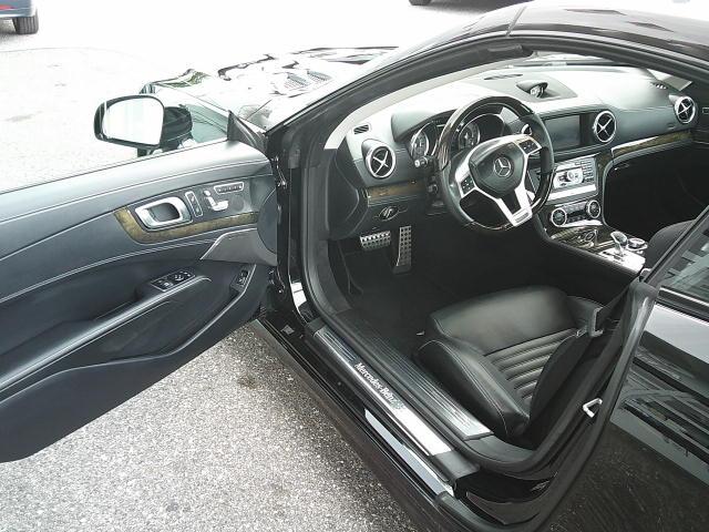2015 Black /Black Mercedes-Benz SL-Class SL400 (WDDJK6FA0FF) with an 3.0L V6 DOHC 24V engine, 7-Speed Automatic transmission, located at 4000 Bee Ridge Road, Sarasota, FL, 34233, (941) 926-0300, 27.298664, -82.489151 - Photo#11
