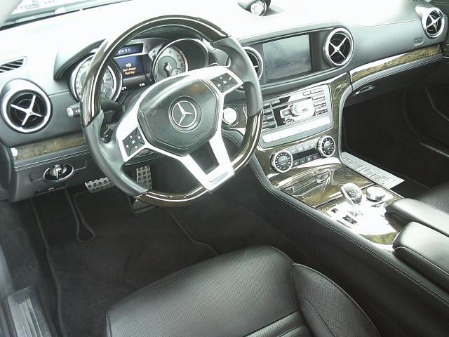 2015 Black /Black Mercedes-Benz SL-Class SL400 (WDDJK6FA0FF) with an 3.0L V6 DOHC 24V engine, 7-Speed Automatic transmission, located at 4000 Bee Ridge Road, Sarasota, FL, 34233, (941) 926-0300, 27.298664, -82.489151 - Photo#12