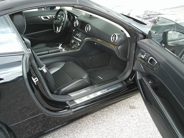 2015 Black /Black Mercedes-Benz SL-Class SL400 (WDDJK6FA0FF) with an 3.0L V6 DOHC 24V engine, 7-Speed Automatic transmission, located at 4000 Bee Ridge Road, Sarasota, FL, 34233, (941) 926-0300, 27.298664, -82.489151 - Photo#13