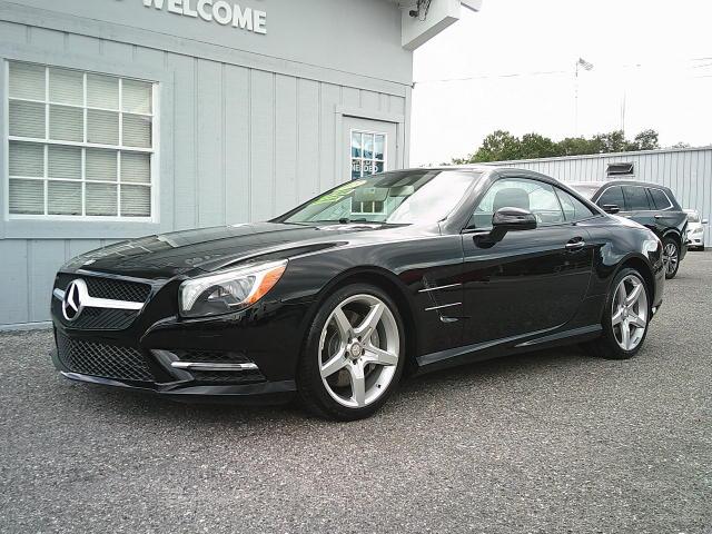2015 Black /Black Mercedes-Benz SL-Class SL400 (WDDJK6FA0FF) with an 3.0L V6 DOHC 24V engine, 7-Speed Automatic transmission, located at 4000 Bee Ridge Road, Sarasota, FL, 34233, (941) 926-0300, 27.298664, -82.489151 - Photo#8