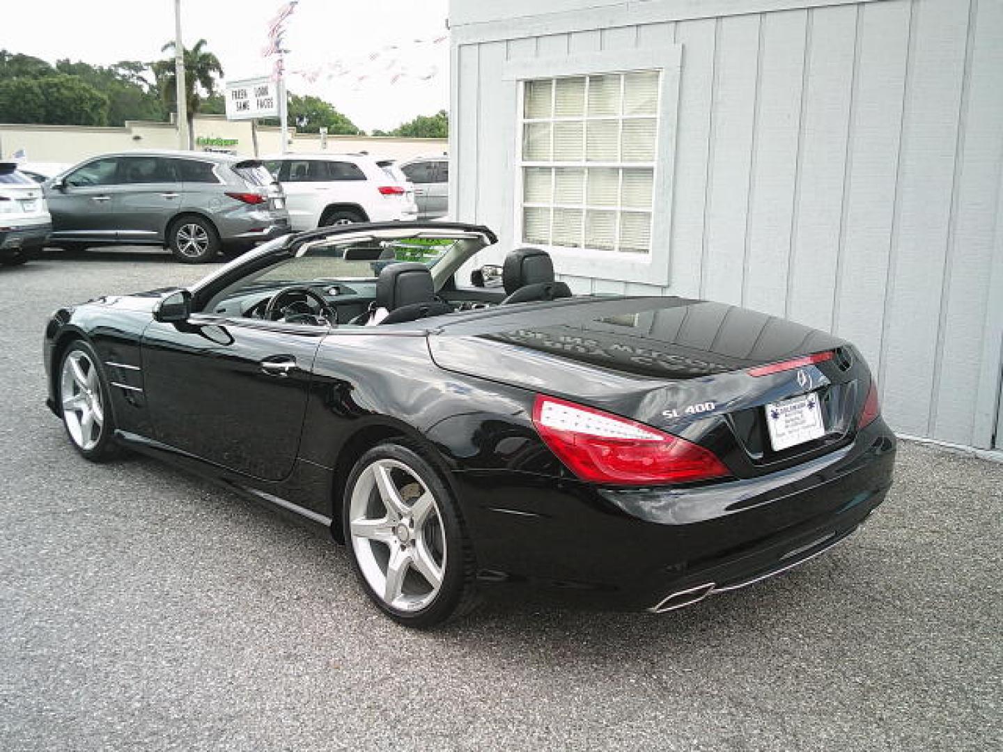 2015 Black /Black Mercedes-Benz SL-Class SL400 (WDDJK6FA0FF) with an 3.0L V6 DOHC 24V engine, 7-Speed Automatic transmission, located at 4000 Bee Ridge Road, Sarasota, FL, 34233, (941) 926-0300, 27.298664, -82.489151 - Photo#9
