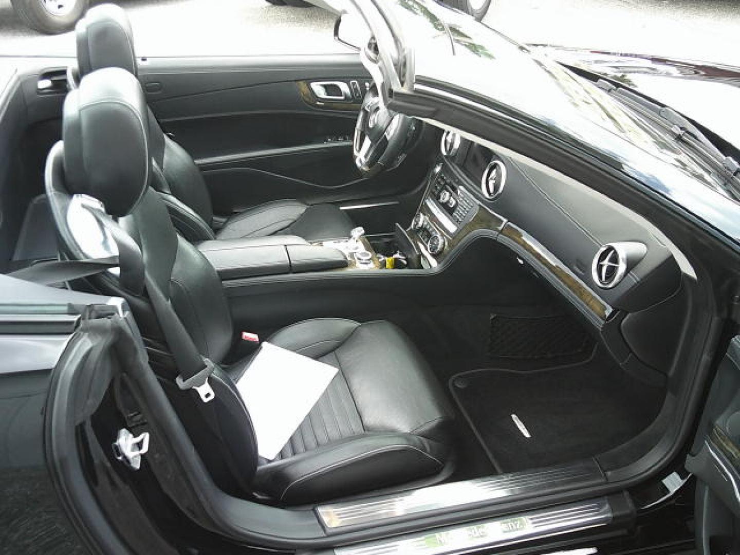 2015 Black /Black Mercedes-Benz SL-Class SL400 (WDDJK6FA0FF) with an 3.0L V6 DOHC 24V engine, 7-Speed Automatic transmission, located at 4000 Bee Ridge Road, Sarasota, FL, 34233, (941) 926-0300, 27.298664, -82.489151 - Photo#16