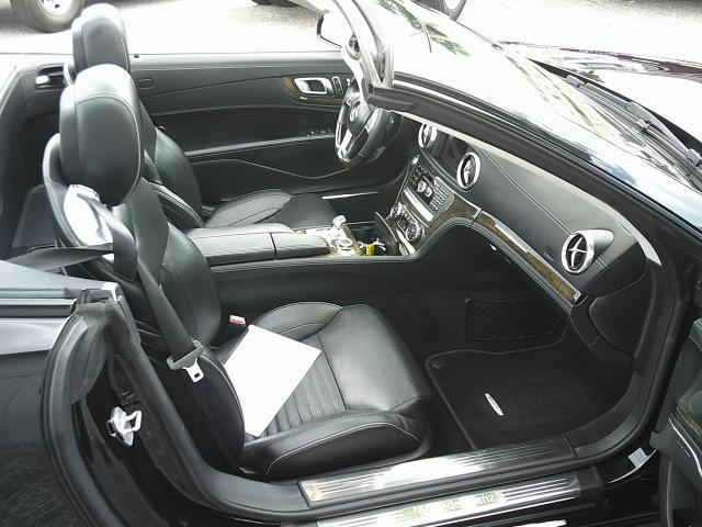 2015 Black /Black Mercedes-Benz SL-Class SL400 (WDDJK6FA0FF) with an 3.0L V6 DOHC 24V engine, 7-Speed Automatic transmission, located at 4000 Bee Ridge Road, Sarasota, FL, 34233, (941) 926-0300, 27.298664, -82.489151 - Photo#16