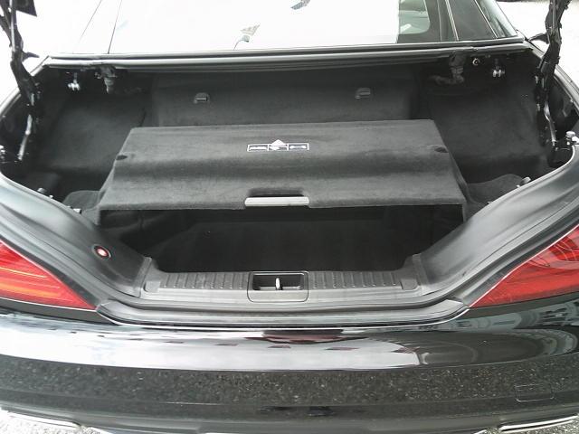 2015 Black /Black Mercedes-Benz SL-Class SL400 (WDDJK6FA0FF) with an 3.0L V6 DOHC 24V engine, 7-Speed Automatic transmission, located at 4000 Bee Ridge Road, Sarasota, FL, 34233, (941) 926-0300, 27.298664, -82.489151 - Photo#18