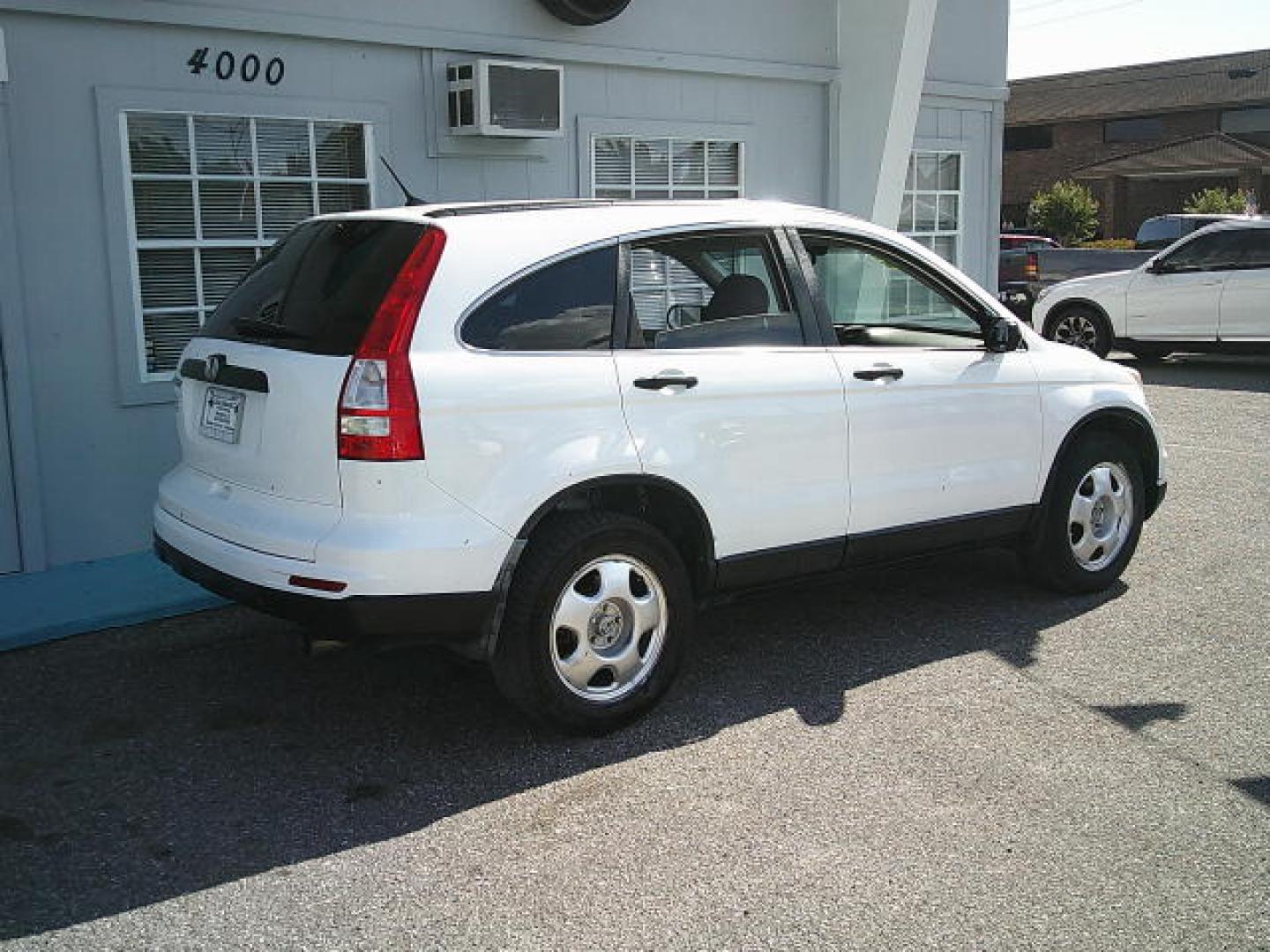 2011 WHITE /Black Honda CR-V LX 2WD 5-Speed AT (3CZRE3H37BG) with an 2.4L L4 DOHC 16V engine, 5-Speed Automatic transmission, located at 4000 Bee Ridge Road, Sarasota, FL, 34233, (941) 926-0300, 27.298664, -82.489151- Photo#3