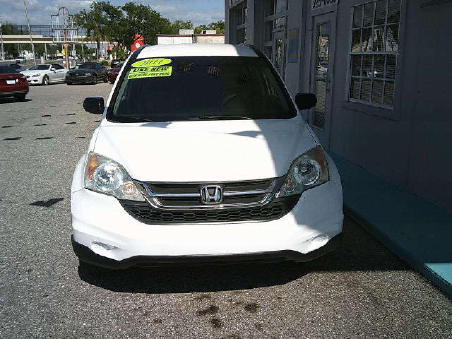 2011 WHITE /Black Honda CR-V LX 2WD 5-Speed AT (3CZRE3H37BG) with an 2.4L L4 DOHC 16V engine, 5-Speed Automatic transmission, located at 4000 Bee Ridge Road, Sarasota, FL, 34233, (941) 926-0300, 27.298664, -82.489151- Photo#5