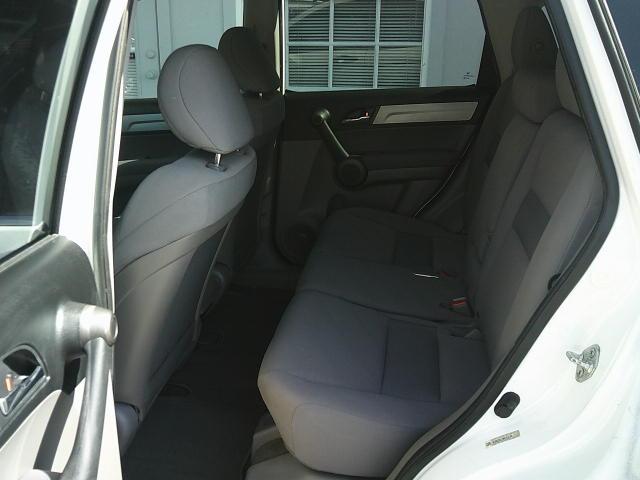 2011 WHITE /Black Honda CR-V LX 2WD 5-Speed AT (3CZRE3H37BG) with an 2.4L L4 DOHC 16V engine, 5-Speed Automatic transmission, located at 4000 Bee Ridge Road, Sarasota, FL, 34233, (941) 926-0300, 27.298664, -82.489151 - Photo#9