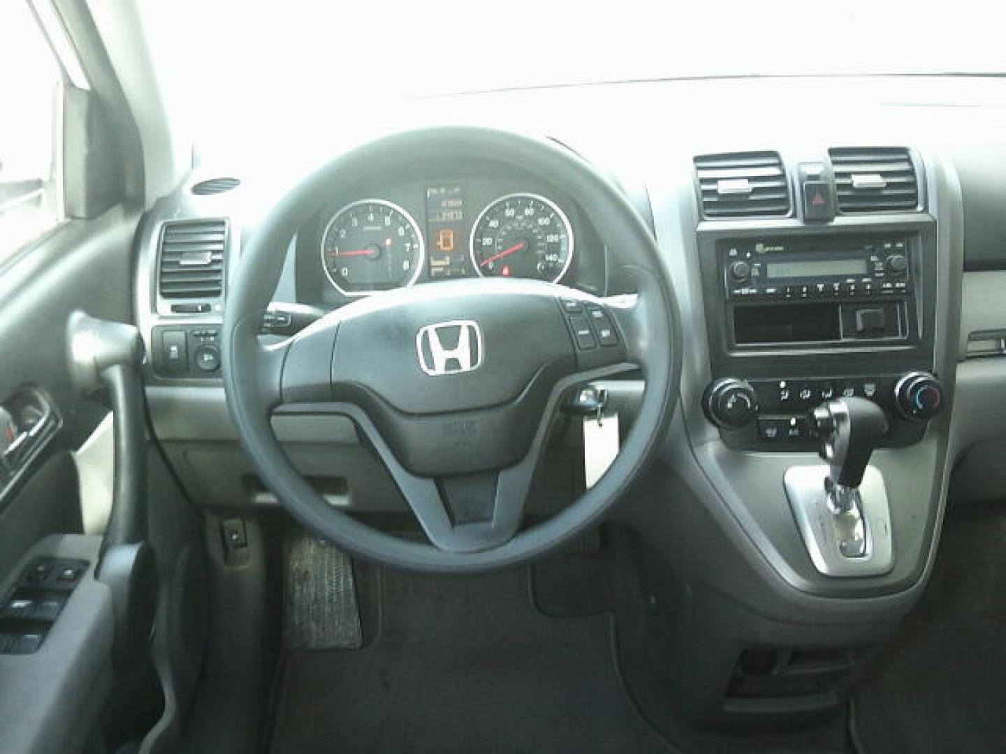 2011 WHITE /Black Honda CR-V LX 2WD 5-Speed AT (3CZRE3H37BG) with an 2.4L L4 DOHC 16V engine, 5-Speed Automatic transmission, located at 4000 Bee Ridge Road, Sarasota, FL, 34233, (941) 926-0300, 27.298664, -82.489151- Photo#11