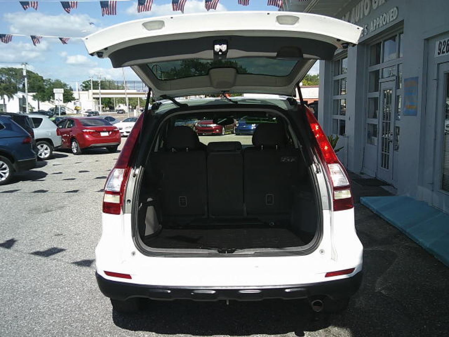 2011 WHITE /Black Honda CR-V LX 2WD 5-Speed AT (3CZRE3H37BG) with an 2.4L L4 DOHC 16V engine, 5-Speed Automatic transmission, located at 4000 Bee Ridge Road, Sarasota, FL, 34233, (941) 926-0300, 27.298664, -82.489151- Photo#7