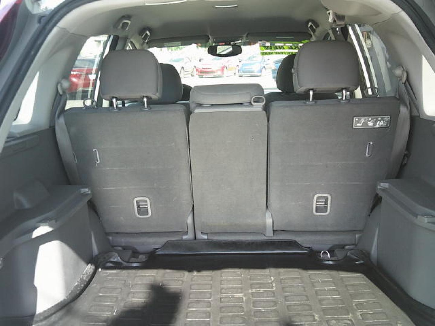 2011 WHITE /Black Honda CR-V LX 2WD 5-Speed AT (3CZRE3H37BG) with an 2.4L L4 DOHC 16V engine, 5-Speed Automatic transmission, located at 4000 Bee Ridge Road, Sarasota, FL, 34233, (941) 926-0300, 27.298664, -82.489151- Photo#12