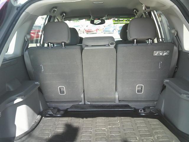 2011 WHITE /Black Honda CR-V LX 2WD 5-Speed AT (3CZRE3H37BG) with an 2.4L L4 DOHC 16V engine, 5-Speed Automatic transmission, located at 4000 Bee Ridge Road, Sarasota, FL, 34233, (941) 926-0300, 27.298664, -82.489151 - Photo#12