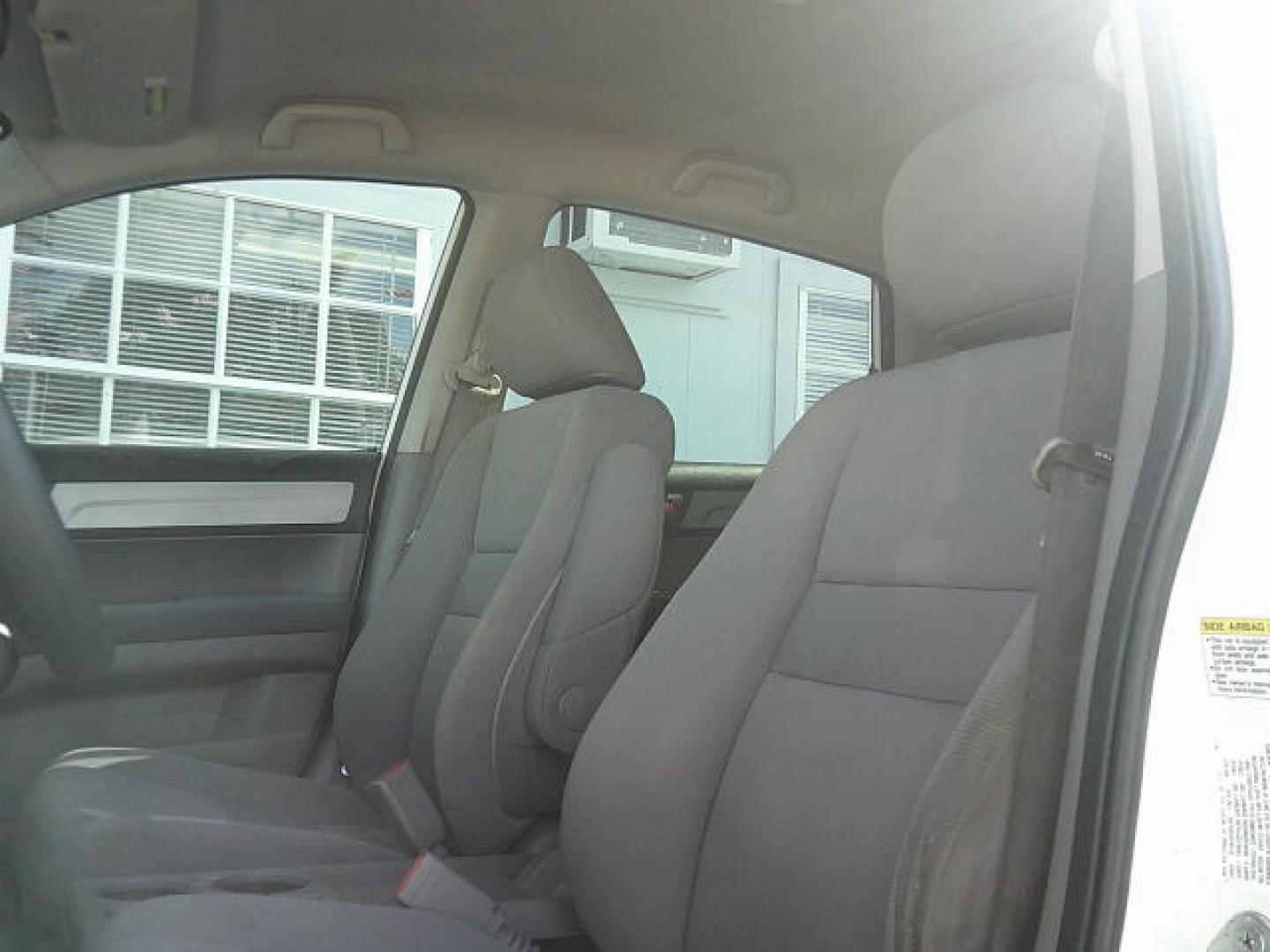 2011 WHITE /Black Honda CR-V LX 2WD 5-Speed AT (3CZRE3H37BG) with an 2.4L L4 DOHC 16V engine, 5-Speed Automatic transmission, located at 4000 Bee Ridge Road, Sarasota, FL, 34233, (941) 926-0300, 27.298664, -82.489151- Photo#14
