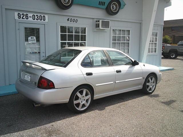 2004 Gray /Gray Nissan Sentra 2.5 S (3N1AB51A14L) with an 2.5L L4 DOHC 16V engine, Manual transmission, located at 4000 Bee Ridge Road, Sarasota, FL, 34233, (941) 926-0300, 27.298664, -82.489151 - Photo#2