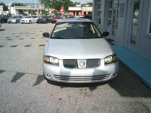 2004 Gray /Gray Nissan Sentra 2.5 S (3N1AB51A14L) with an 2.5L L4 DOHC 16V engine, Manual transmission, located at 4000 Bee Ridge Road, Sarasota, FL, 34233, (941) 926-0300, 27.298664, -82.489151 - Photo#5
