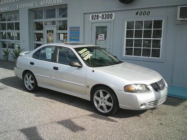 2004 Gray /Gray Nissan Sentra 2.5 S (3N1AB51A14L) with an 2.5L L4 DOHC 16V engine, Manual transmission, located at 4000 Bee Ridge Road, Sarasota, FL, 34233, (941) 926-0300, 27.298664, -82.489151 - Photo#3