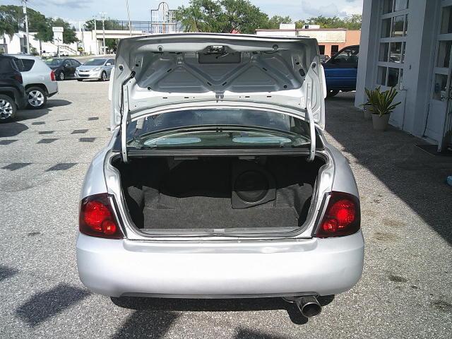 2004 Gray /Gray Nissan Sentra 2.5 S (3N1AB51A14L) with an 2.5L L4 DOHC 16V engine, Manual transmission, located at 4000 Bee Ridge Road, Sarasota, FL, 34233, (941) 926-0300, 27.298664, -82.489151 - Photo#7