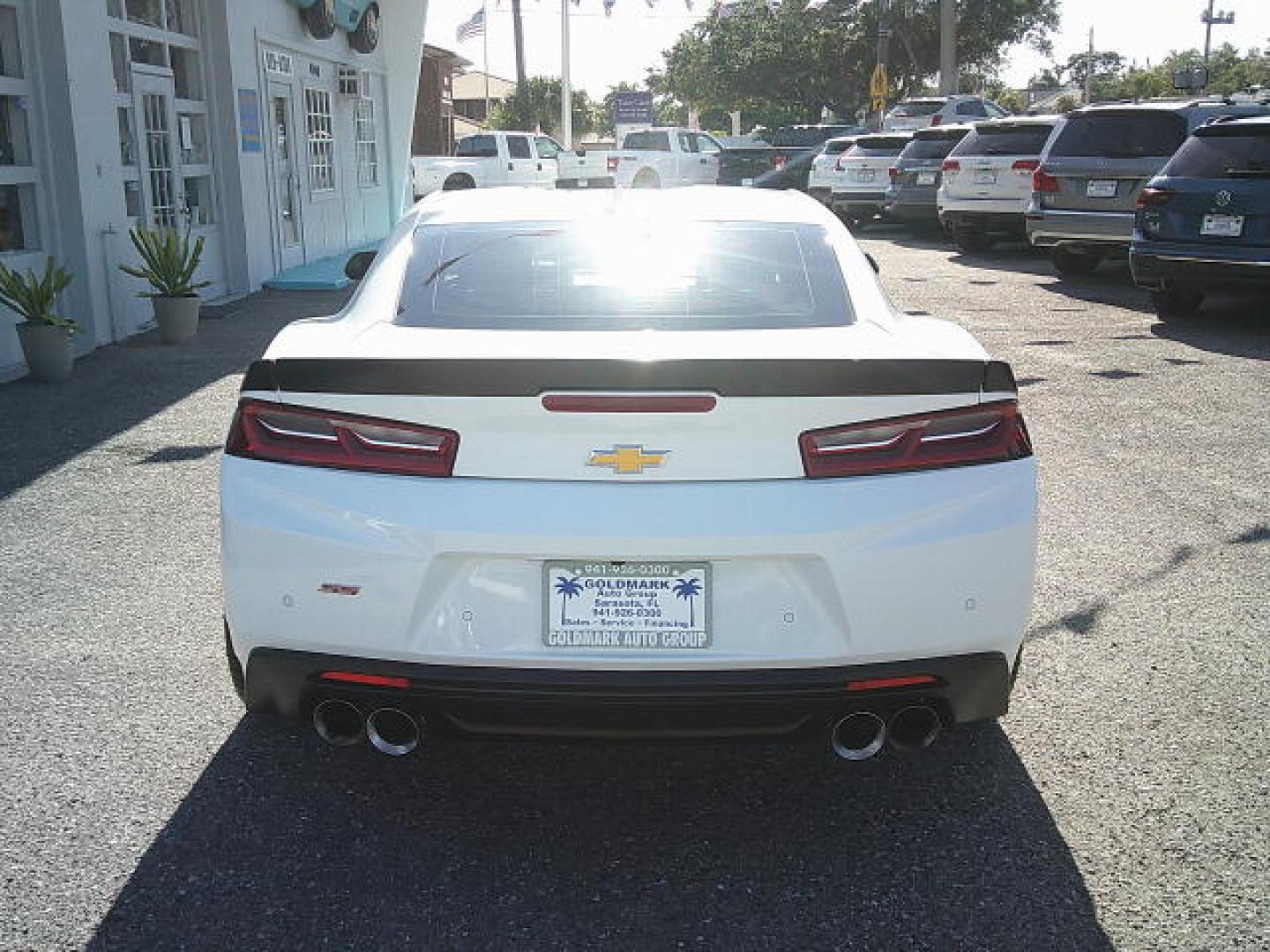 2018 WHITE /Black Chevrolet Camaro 2SS Coupe (1G1FG1R72J0) with an 6.2L V8 OHV 16V engine, 6M transmission, located at 4000 Bee Ridge Road, Sarasota, FL, 34233, (941) 926-0300, 27.298664, -82.489151 - HIGHLY OPTIONED! 1/880 2SS COUPES WITH THE HIGHLY SOUGHT AFTER 1LE TRACK PACKAGE NPP DUAL-MODE EXHAUST FACTORY 4-PISTON BREMBO BRAKES FACTORY RECARO SUEDE SEATS FACTORY SUEDE STEERING WHEEL W/ FLAT BOTTOM FACTORY SUEDE GEAR SELECTOR - Photo#3