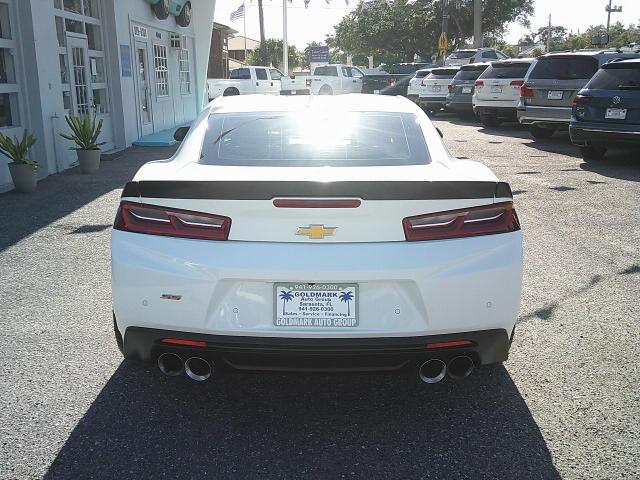 2018 WHITE /Black Chevrolet Camaro 2SS Coupe (1G1FG1R72J0) with an 6.2L V8 OHV 16V engine, 6M transmission, located at 4000 Bee Ridge Road, Sarasota, FL, 34233, (941) 926-0300, 27.298664, -82.489151 - HIGHLY OPTIONED! 1/880 2SS COUPES WITH THE HIGHLY SOUGHT AFTER 1LE TRACK PACKAGE NPP DUAL-MODE EXHAUST FACTORY 4-PISTON BREMBO BRAKES FACTORY RECARO SUEDE SEATS FACTORY SUEDE STEERING WHEEL W/ FLAT BOTTOM FACTORY SUEDE GEAR SELECTOR - Photo#3