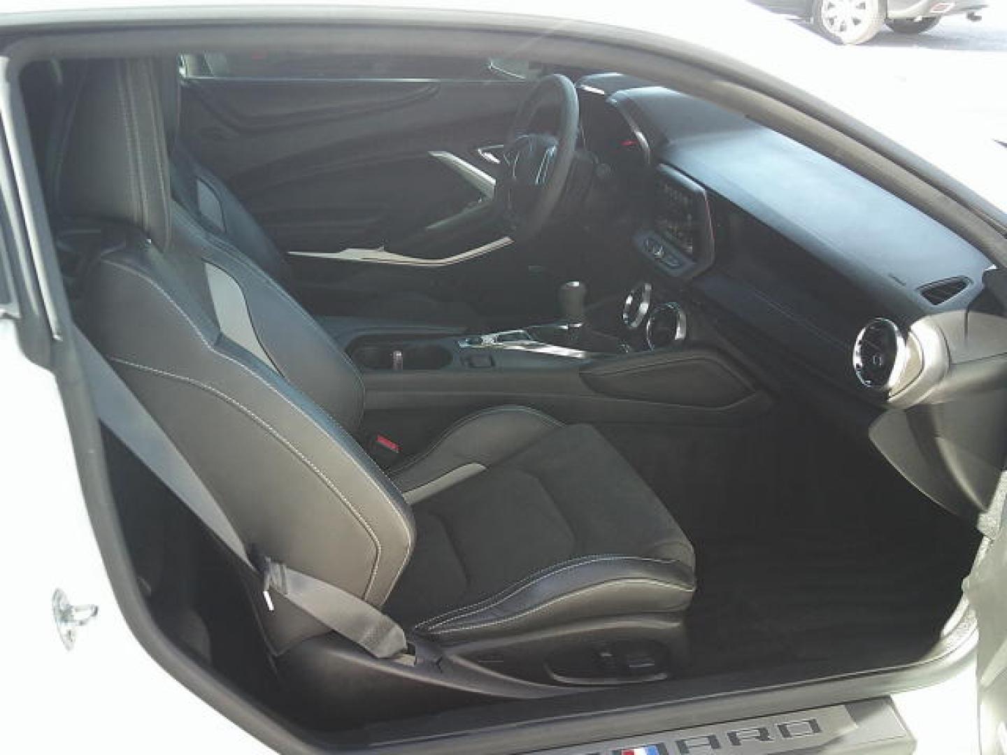 2018 WHITE /Black Chevrolet Camaro 2SS Coupe (1G1FG1R72J0) with an 6.2L V8 OHV 16V engine, 6M transmission, located at 4000 Bee Ridge Road, Sarasota, FL, 34233, (941) 926-0300, 27.298664, -82.489151 - HIGHLY OPTIONED! 1/880 2SS COUPES WITH THE HIGHLY SOUGHT AFTER 1LE TRACK PACKAGE NPP DUAL-MODE EXHAUST FACTORY 4-PISTON BREMBO BRAKES FACTORY RECARO SUEDE SEATS FACTORY SUEDE STEERING WHEEL W/ FLAT BOTTOM FACTORY SUEDE GEAR SELECTOR - Photo#10