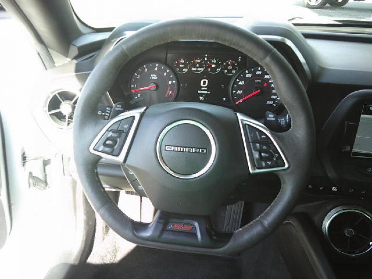 2018 WHITE /Black Chevrolet Camaro 2SS Coupe (1G1FG1R72J0) with an 6.2L V8 OHV 16V engine, 6M transmission, located at 4000 Bee Ridge Road, Sarasota, FL, 34233, (941) 926-0300, 27.298664, -82.489151 - HIGHLY OPTIONED! 1/880 2SS COUPES WITH THE HIGHLY SOUGHT AFTER 1LE TRACK PACKAGE NPP DUAL-MODE EXHAUST FACTORY 4-PISTON BREMBO BRAKES FACTORY RECARO SUEDE SEATS FACTORY SUEDE STEERING WHEEL W/ FLAT BOTTOM FACTORY SUEDE GEAR SELECTOR - Photo#16