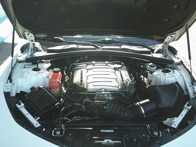 2018 WHITE /Black Chevrolet Camaro 2SS Coupe (1G1FG1R72J0) with an 6.2L V8 OHV 16V engine, 6M transmission, located at 4000 Bee Ridge Road, Sarasota, FL, 34233, (941) 926-0300, 27.298664, -82.489151 - HIGHLY OPTIONED! 1/880 2SS COUPES WITH THE HIGHLY SOUGHT AFTER 1LE TRACK PACKAGE NPP DUAL-MODE EXHAUST FACTORY 4-PISTON BREMBO BRAKES FACTORY RECARO SUEDE SEATS FACTORY SUEDE STEERING WHEEL W/ FLAT BOTTOM FACTORY SUEDE GEAR SELECTOR - Photo#18