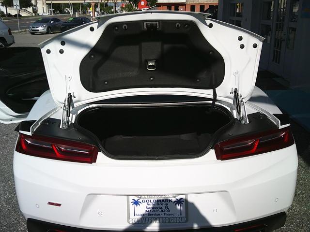 2018 WHITE /Black Chevrolet Camaro 2SS Coupe (1G1FG1R72J0) with an 6.2L V8 OHV 16V engine, 6M transmission, located at 4000 Bee Ridge Road, Sarasota, FL, 34233, (941) 926-0300, 27.298664, -82.489151 - HIGHLY OPTIONED! 1/880 2SS COUPES WITH THE HIGHLY SOUGHT AFTER 1LE TRACK PACKAGE NPP DUAL-MODE EXHAUST FACTORY 4-PISTON BREMBO BRAKES FACTORY RECARO SUEDE SEATS FACTORY SUEDE STEERING WHEEL W/ FLAT BOTTOM FACTORY SUEDE GEAR SELECTOR - Photo#8