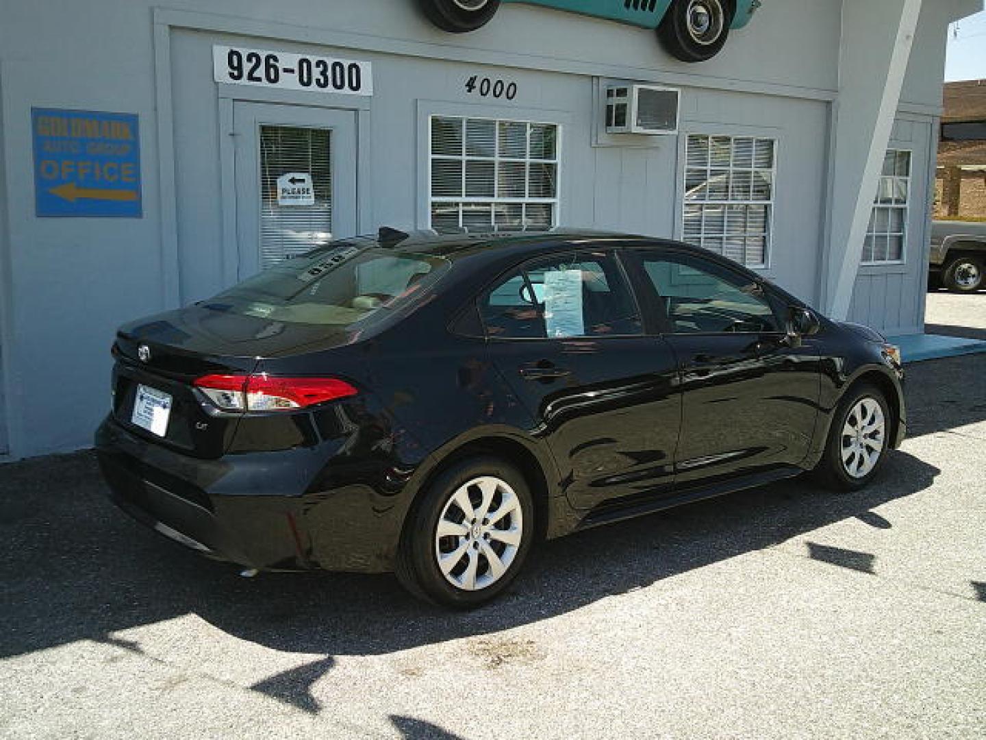 2020 Black /Black Toyota Corolla LE (5YFEPRAE3LP) with an 1.8L L4 DOHC 16V engine, CVT transmission, located at 4000 Bee Ridge Road, Sarasota, FL, 34233, (941) 926-0300, 27.298664, -82.489151 - Photo#3