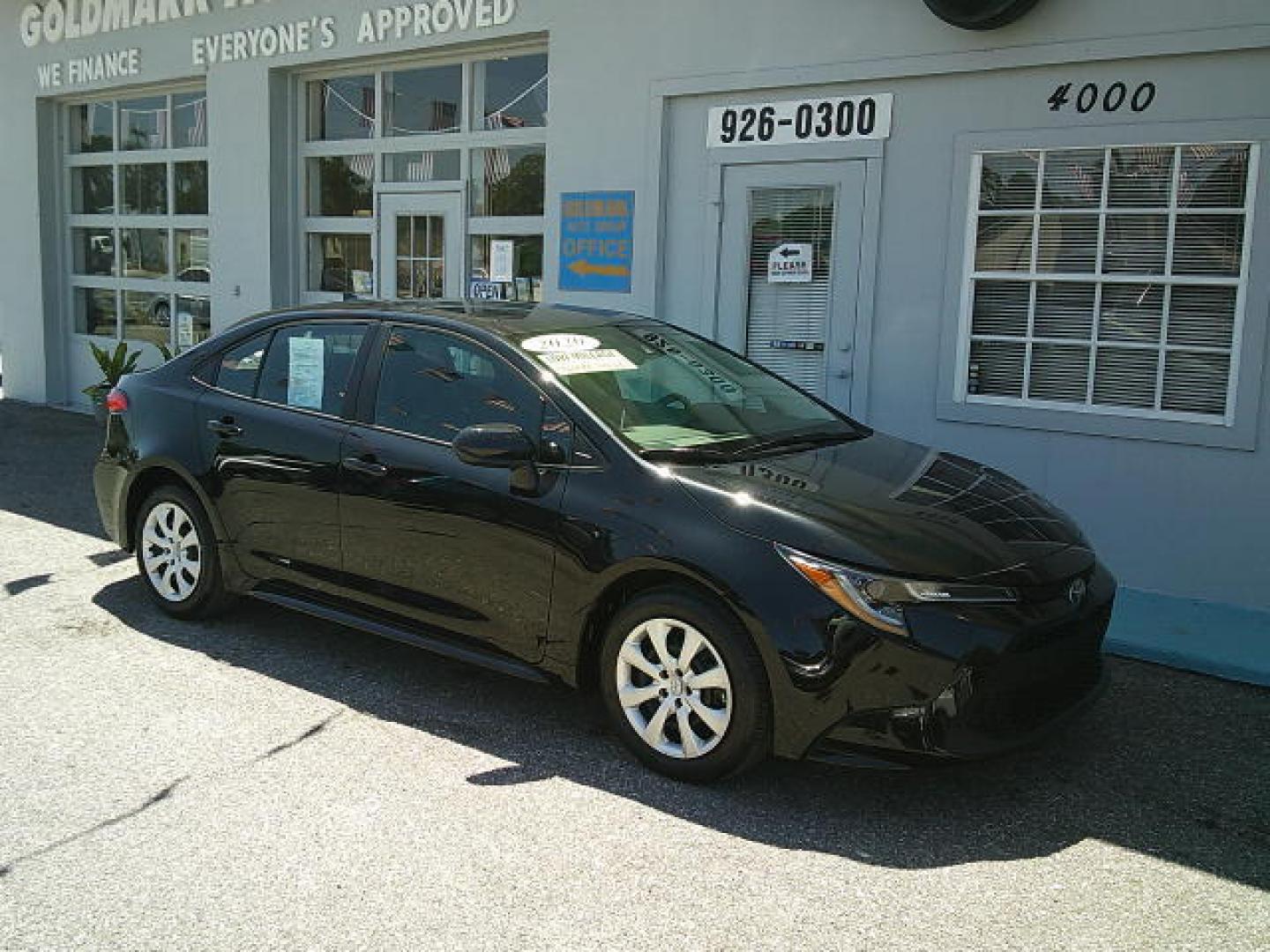 2020 Black /Black Toyota Corolla LE (5YFEPRAE3LP) with an 1.8L L4 DOHC 16V engine, CVT transmission, located at 4000 Bee Ridge Road, Sarasota, FL, 34233, (941) 926-0300, 27.298664, -82.489151 - Photo#4