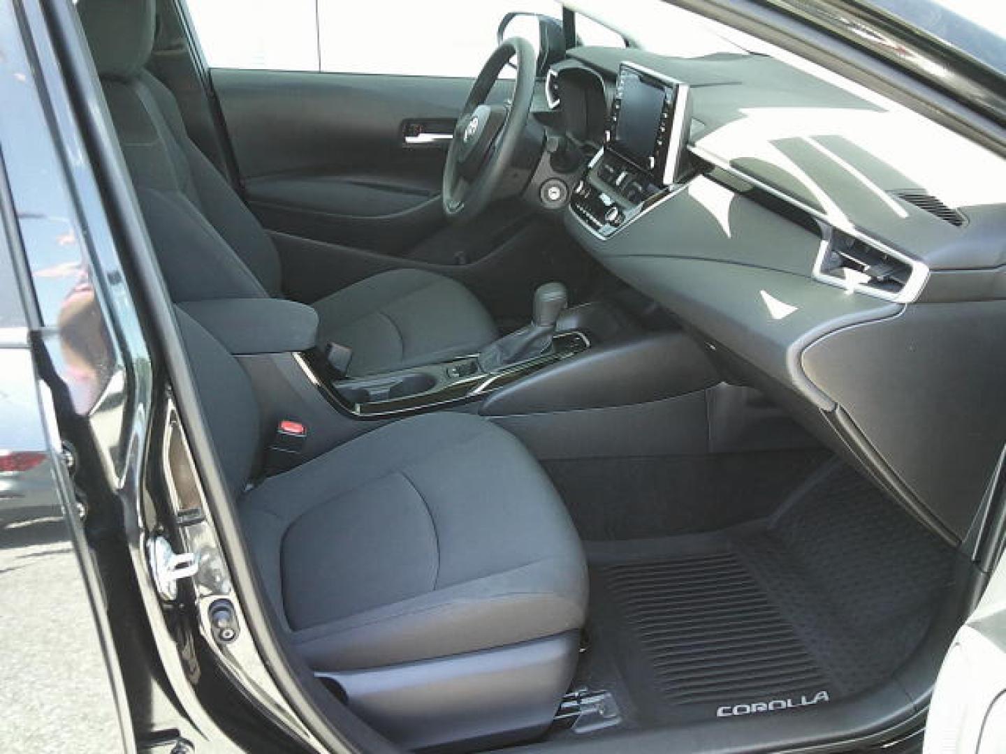 2020 Black /Black Toyota Corolla LE (5YFEPRAE3LP) with an 1.8L L4 DOHC 16V engine, CVT transmission, located at 4000 Bee Ridge Road, Sarasota, FL, 34233, (941) 926-0300, 27.298664, -82.489151 - Photo#8
