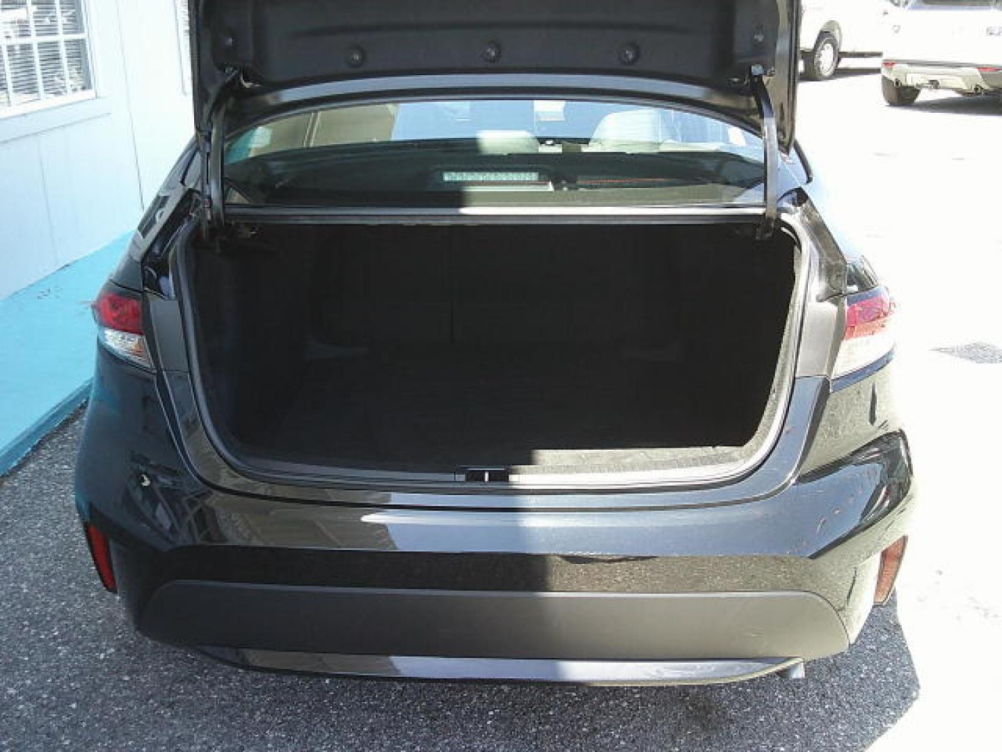2020 Black /Black Toyota Corolla LE (5YFEPRAE3LP) with an 1.8L L4 DOHC 16V engine, CVT transmission, located at 4000 Bee Ridge Road, Sarasota, FL, 34233, (941) 926-0300, 27.298664, -82.489151 - Photo#7