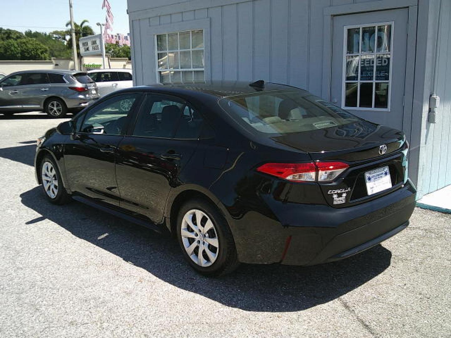 2020 Black /Black Toyota Corolla LE (5YFEPRAE3LP) with an 1.8L L4 DOHC 16V engine, CVT transmission, located at 4000 Bee Ridge Road, Sarasota, FL, 34233, (941) 926-0300, 27.298664, -82.489151 - Photo#6