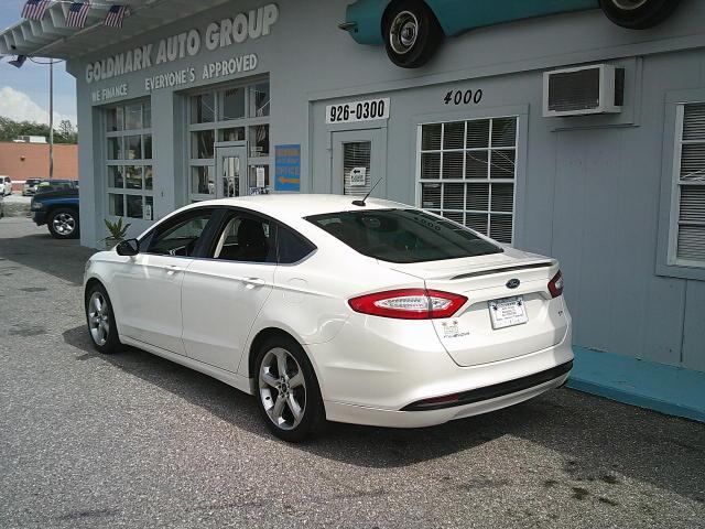 2014 WHITE /Black Ford Fusion SE (1FA6P0H77E5) with an 2.5L L4 DOHC 16V engine, Automatic transmission, located at 4000 Bee Ridge Road, Sarasota, FL, 34233, (941) 926-0300, 27.298664, -82.489151 - Photo#4
