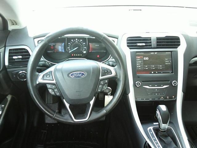 2014 WHITE /Black Ford Fusion SE (1FA6P0H77E5) with an 2.5L L4 DOHC 16V engine, Automatic transmission, located at 4000 Bee Ridge Road, Sarasota, FL, 34233, (941) 926-0300, 27.298664, -82.489151 - Photo#10