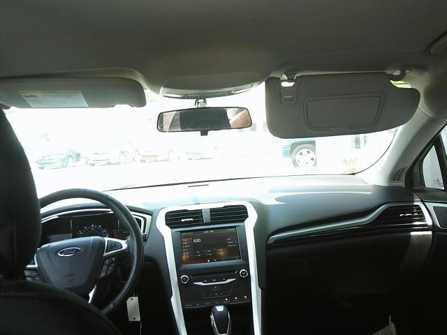 2014 WHITE /Black Ford Fusion SE (1FA6P0H77E5) with an 2.5L L4 DOHC 16V engine, Automatic transmission, located at 4000 Bee Ridge Road, Sarasota, FL, 34233, (941) 926-0300, 27.298664, -82.489151 - Photo#9