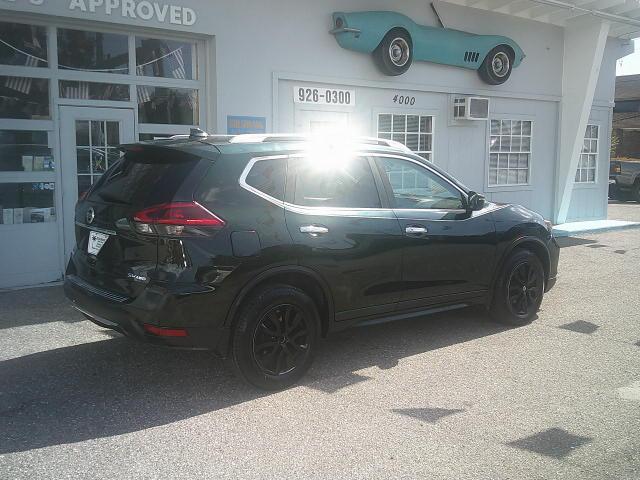 2018 Green /Black Nissan Rogue SV AWD (5N1AT2MV3JC) with an 2.5L L4 DOHC 16V engine, CVT transmission, located at 4000 Bee Ridge Road, Sarasota, FL, 34233, (941) 926-0300, 27.298664, -82.489151 - Photo#2