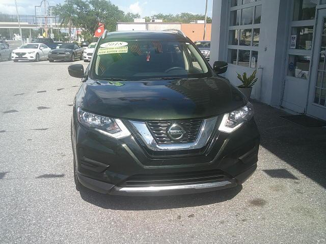 2018 Green /Black Nissan Rogue SV AWD (5N1AT2MV3JC) with an 2.5L L4 DOHC 16V engine, CVT transmission, located at 4000 Bee Ridge Road, Sarasota, FL, 34233, (941) 926-0300, 27.298664, -82.489151 - Photo#4