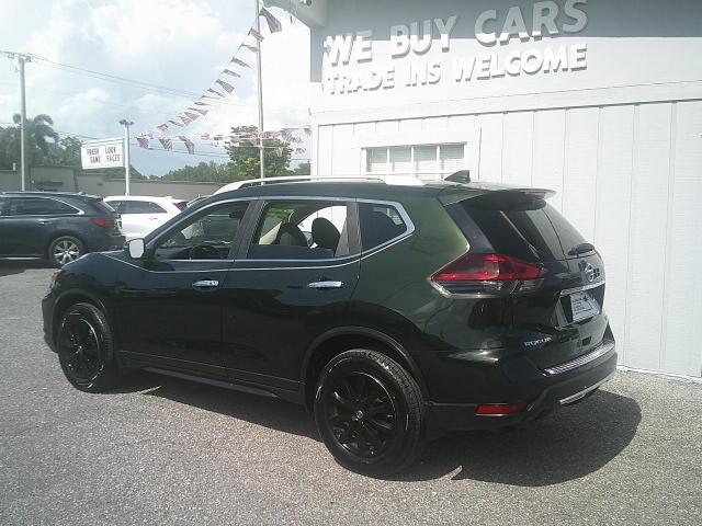 2018 Green /Black Nissan Rogue SV AWD (5N1AT2MV3JC) with an 2.5L L4 DOHC 16V engine, CVT transmission, located at 4000 Bee Ridge Road, Sarasota, FL, 34233, (941) 926-0300, 27.298664, -82.489151 - Photo#5