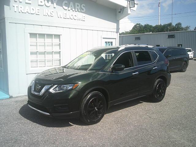 2018 Green /Black Nissan Rogue SV AWD (5N1AT2MV3JC) with an 2.5L L4 DOHC 16V engine, CVT transmission, located at 4000 Bee Ridge Road, Sarasota, FL, 34233, (941) 926-0300, 27.298664, -82.489151 - Photo#1