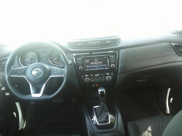 2018 Green /Black Nissan Rogue SV AWD (5N1AT2MV3JC) with an 2.5L L4 DOHC 16V engine, CVT transmission, located at 4000 Bee Ridge Road, Sarasota, FL, 34233, (941) 926-0300, 27.298664, -82.489151 - Photo#8