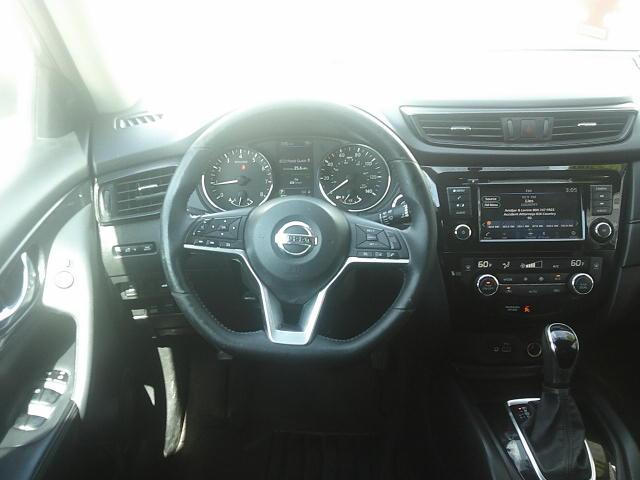 2018 Green /Black Nissan Rogue SV AWD (5N1AT2MV3JC) with an 2.5L L4 DOHC 16V engine, CVT transmission, located at 4000 Bee Ridge Road, Sarasota, FL, 34233, (941) 926-0300, 27.298664, -82.489151 - Photo#9