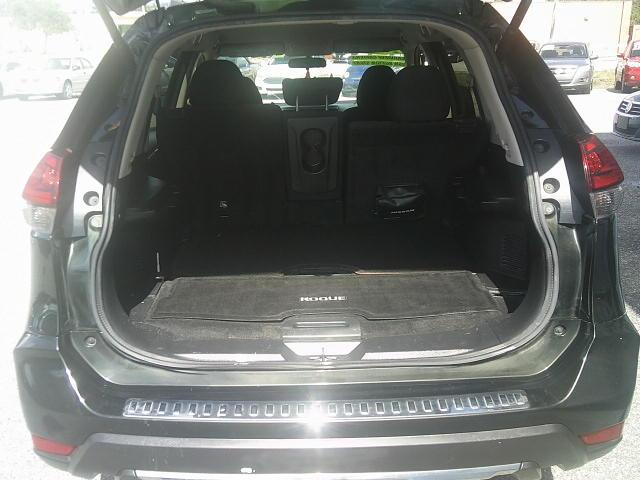 2018 Green /Black Nissan Rogue SV AWD (5N1AT2MV3JC) with an 2.5L L4 DOHC 16V engine, CVT transmission, located at 4000 Bee Ridge Road, Sarasota, FL, 34233, (941) 926-0300, 27.298664, -82.489151 - Photo#12